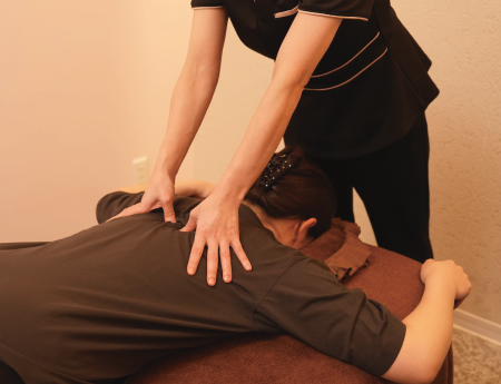 アロマリンパマッサージの施術風景